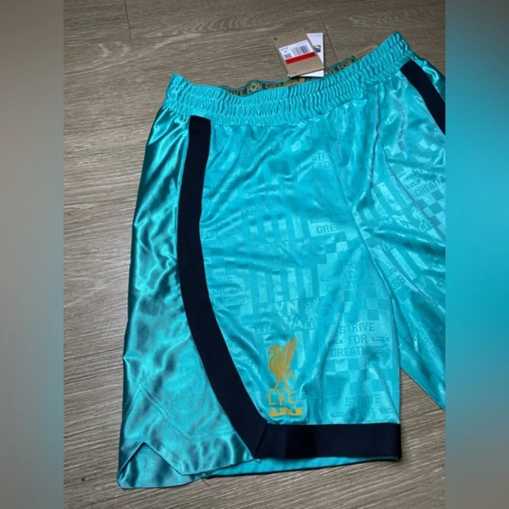 Men LARGE Nike LeBron x Liverpool FC Dri-FIT DNA 8